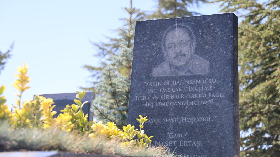 ‘Bozkırın Tezenesi’ Neşet Ertaş Kırşehir'deki mezarı başında anıldı - Resim: 1